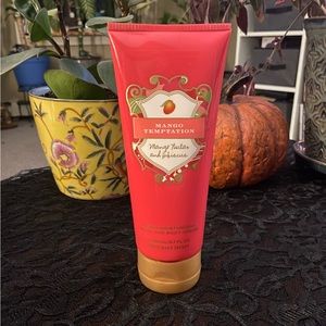 NWOT Victoria’s Secret Lotion Discontinued Scent